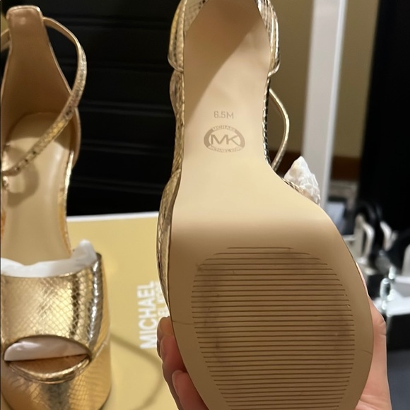 New Micheal Kors platform gold heels - Picture 4 of 5